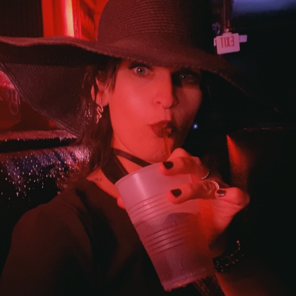 Meet your Posher, Heather - Picture 1 of 1